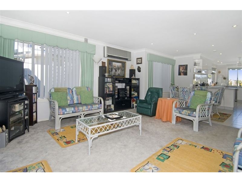 15 San Simeon Drive, Clear Island Waters QLD 4226