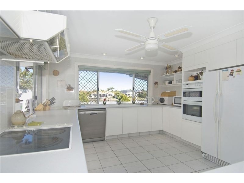 15 San Simeon Drive, Clear Island Waters QLD 4226
