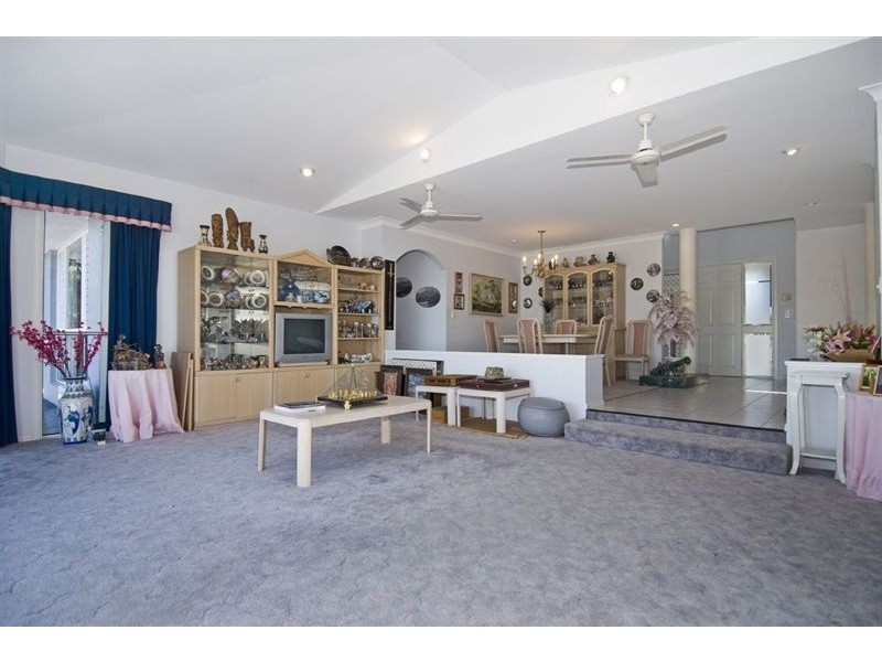 15 San Simeon Drive, Clear Island Waters QLD 4226