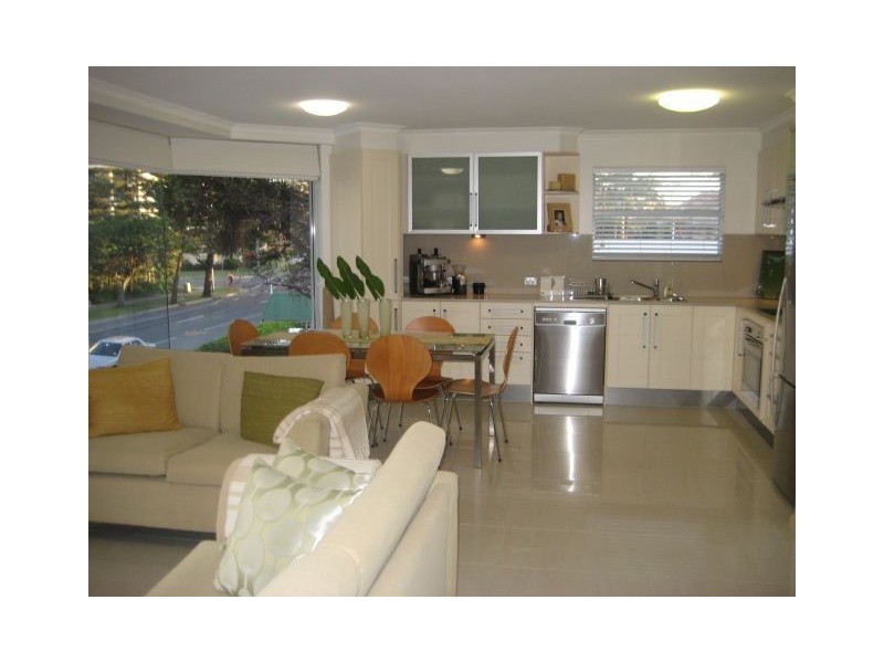 3/6 First Avenue, Broadbeach QLD 4218