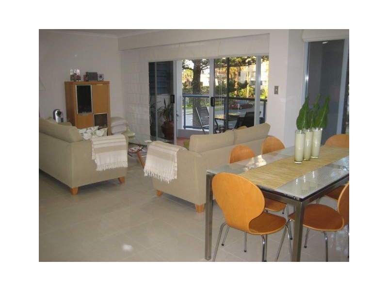 3/6 First Avenue, Broadbeach QLD 4218