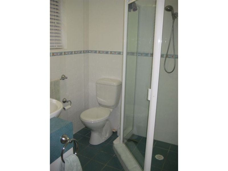 3/6 First Avenue, Broadbeach QLD 4218