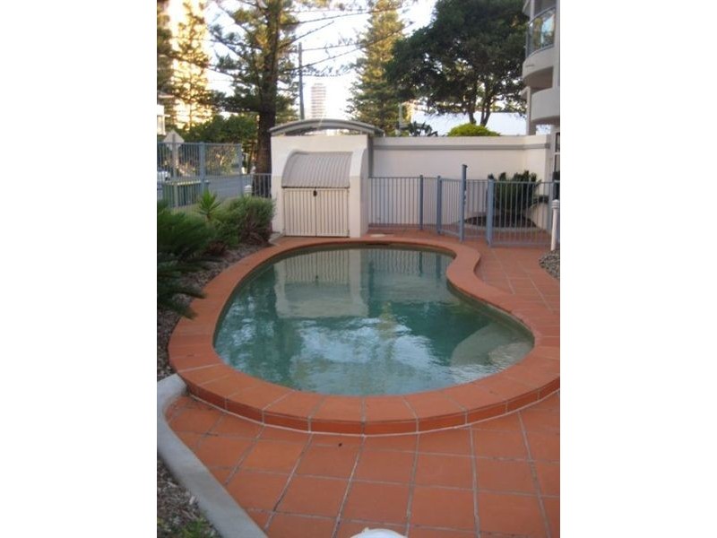 3/6 First Avenue, Broadbeach QLD 4218