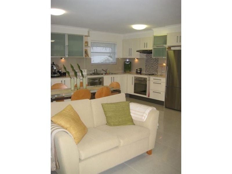 3/6 First Avenue, Broadbeach QLD 4218