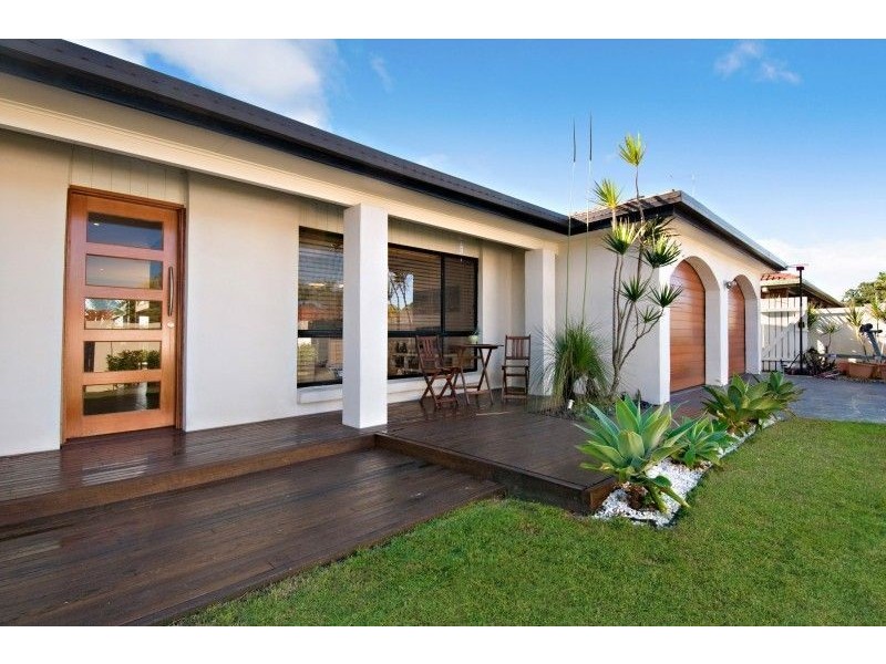 28 Port Drive, Mermaid Waters QLD 4218