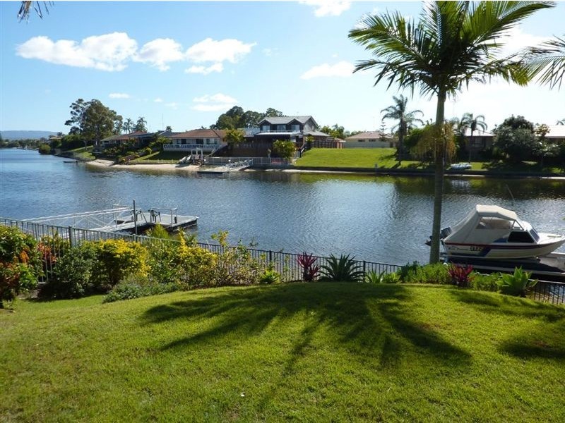 28 Port Drive, Mermaid Waters QLD 4218
