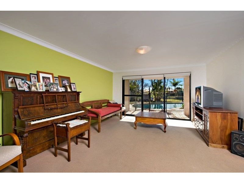 28 Port Drive, Mermaid Waters QLD 4218