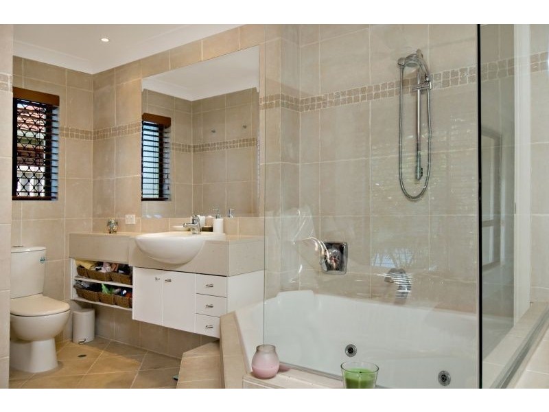 28 Port Drive, Mermaid Waters QLD 4218