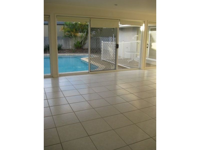 8 Portobello Drive, Mermaid Waters QLD 4218