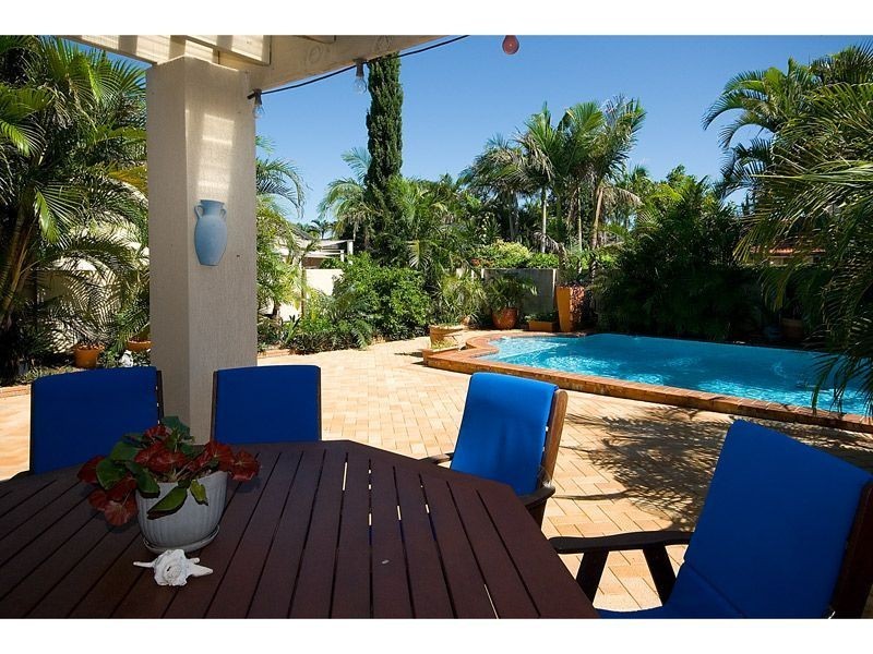 16 Julatten Drive, Robina QLD 4226