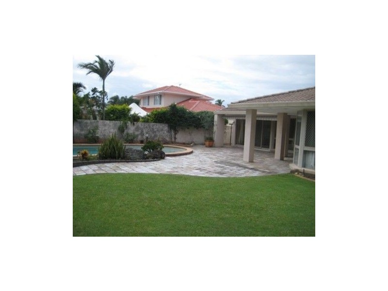 75 Santa Cruz Blvd, Clear Island Waters QLD 4226