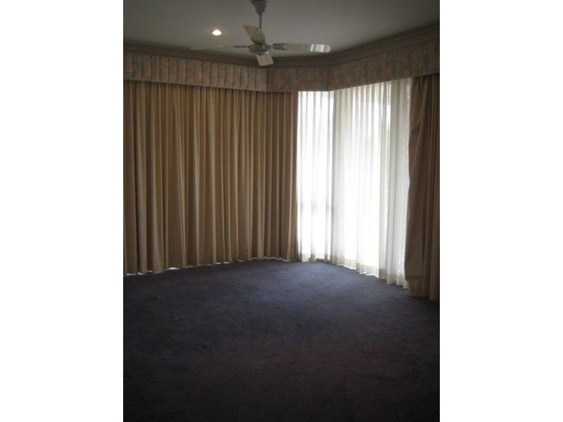 75 Santa Cruz Blvd, Clear Island Waters QLD 4226