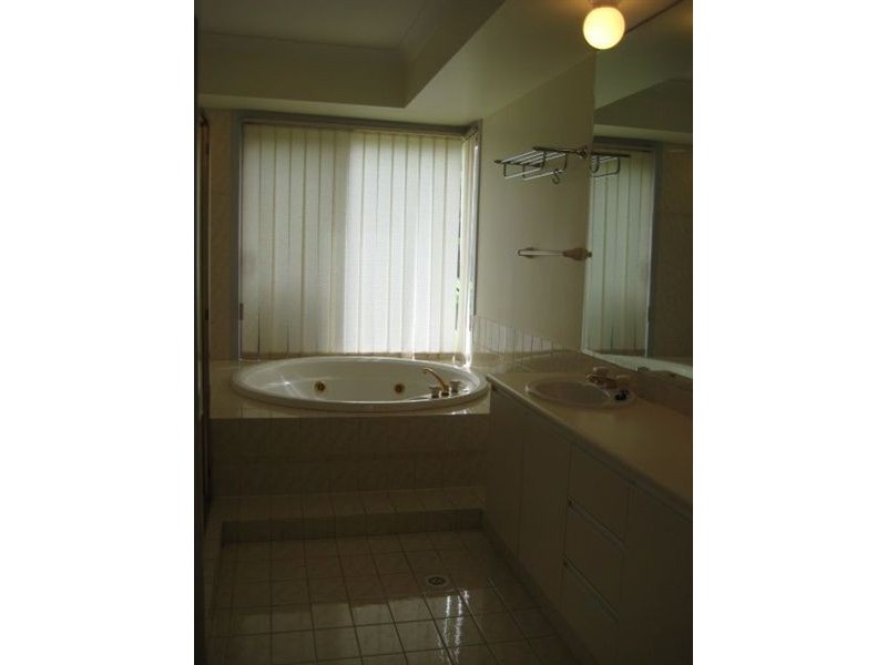 75 Santa Cruz Blvd, Clear Island Waters QLD 4226