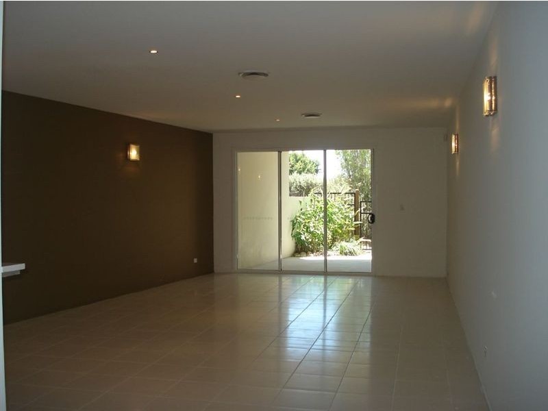 6/11 Cezaire Avenue, Varsity Lakes QLD 4227