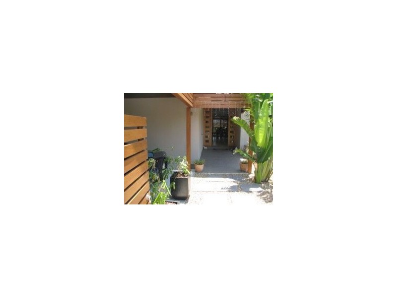 68 Oceanic Drive, Mermaid Waters QLD 4218