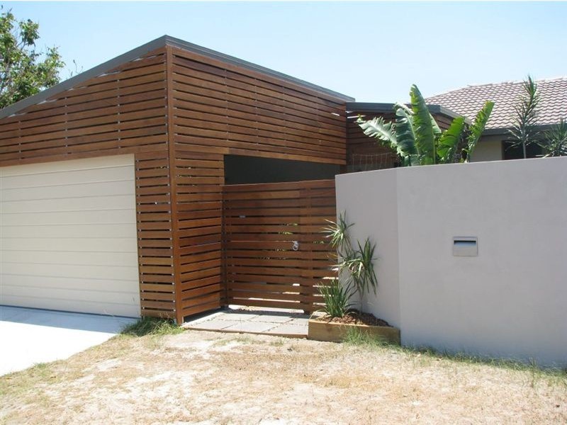 68 Oceanic Drive, Mermaid Waters QLD 4218