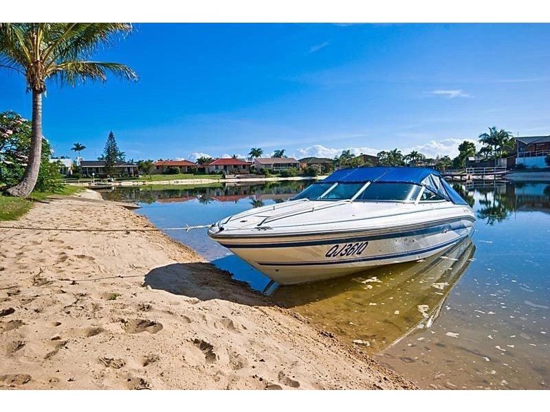 5 La France Court, Mermaid Waters QLD 4218