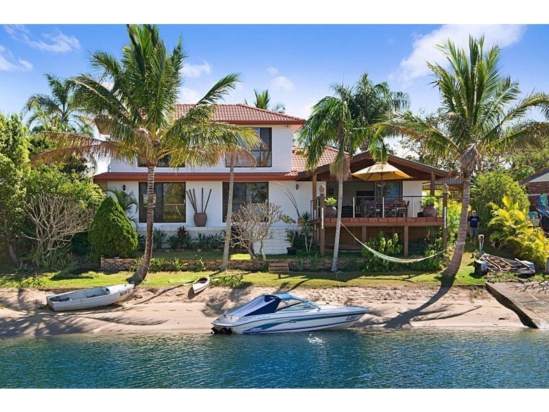 5 La France Court, Mermaid Waters QLD 4218