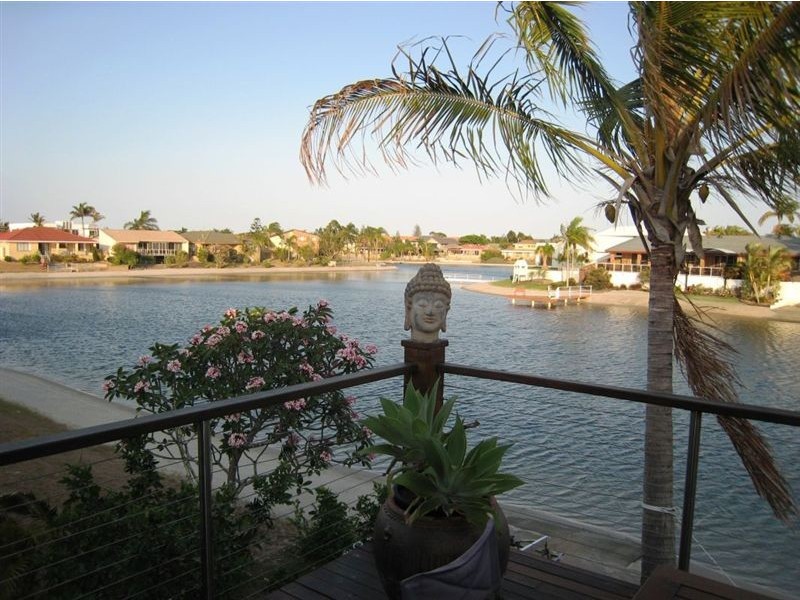 5 La France Court, Mermaid Waters QLD 4218