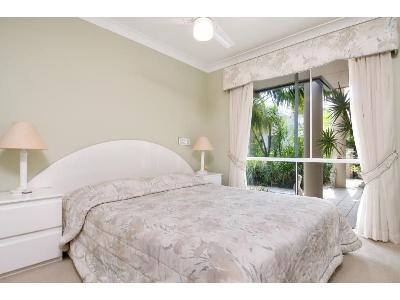 7 Montego Court, Mermaid Waters QLD 4218