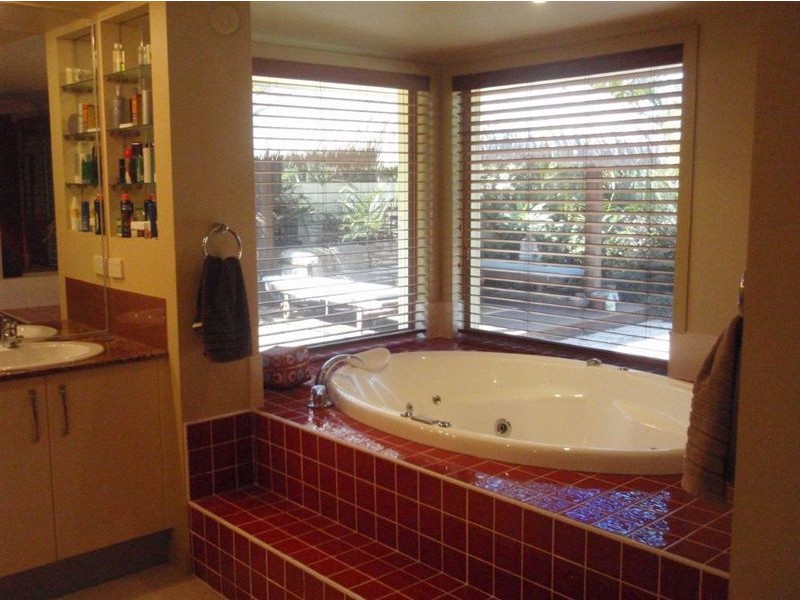 5 Metricup Court, Mermaid Waters QLD 4218