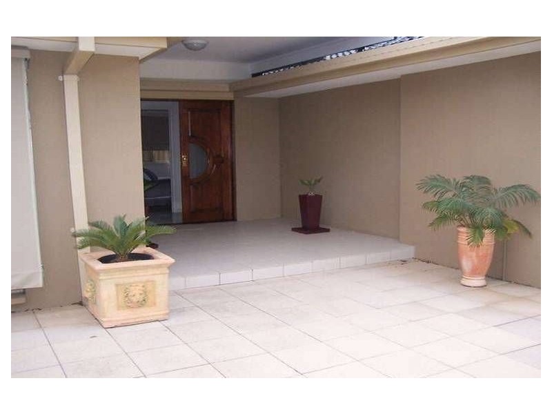 36 Vatakoula Parade, Mermaid Waters QLD 4218