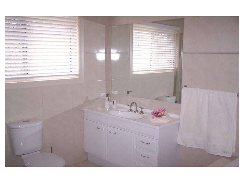 36 Vatakoula Parade, Mermaid Waters QLD 4218