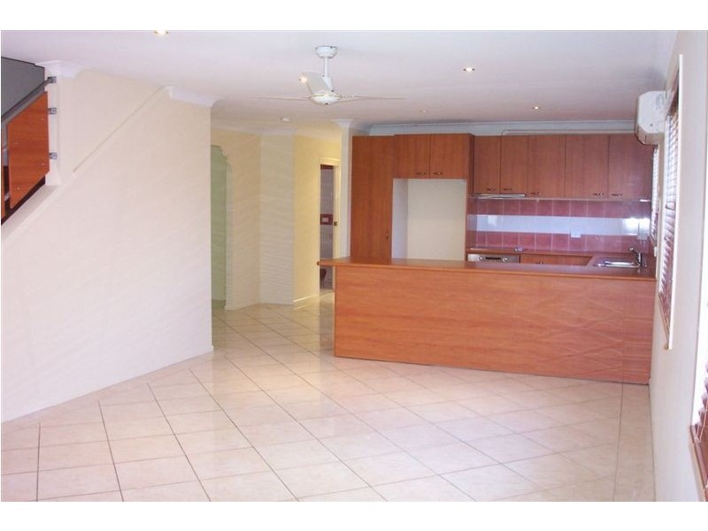 2/6 Soldierbird Place, Carrara QLD 4211