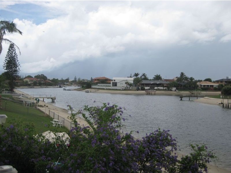 15 Weatherly Avenue, Mermaid Waters QLD 4218