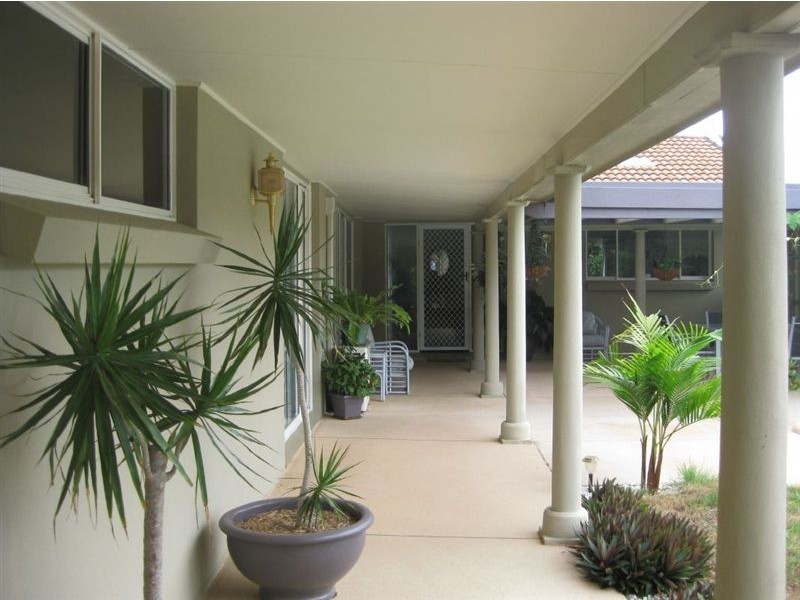 15 Weatherly Avenue, Mermaid Waters QLD 4218