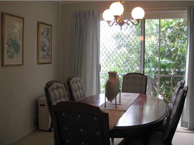 15 Weatherly Avenue, Mermaid Waters QLD 4218