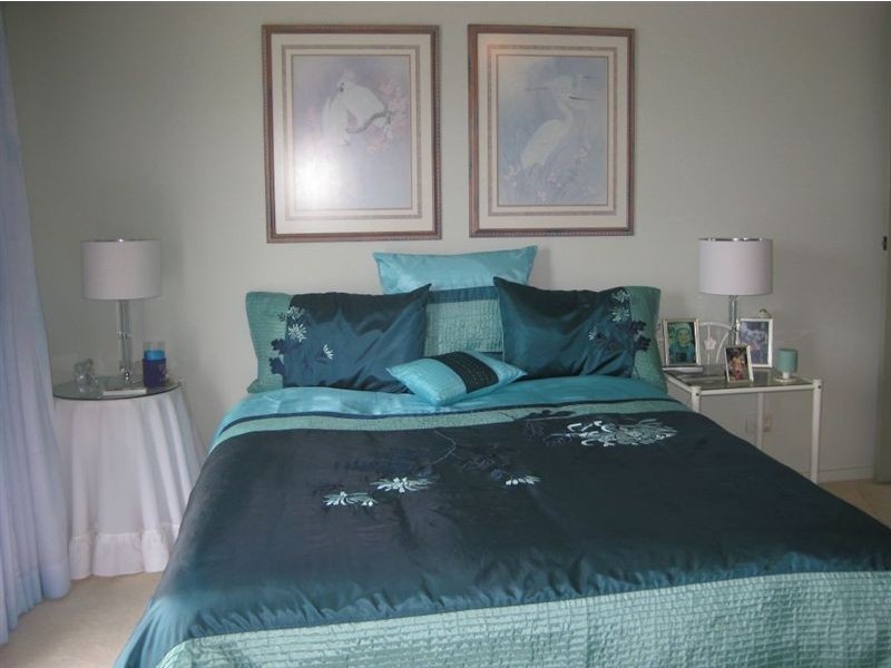 15 Weatherly Avenue, Mermaid Waters QLD 4218