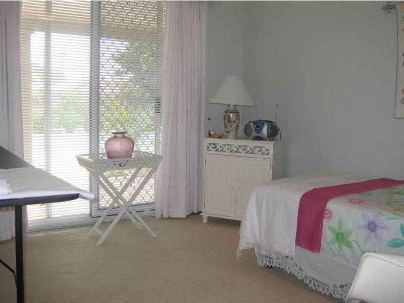 15 Weatherly Avenue, Mermaid Waters QLD 4218