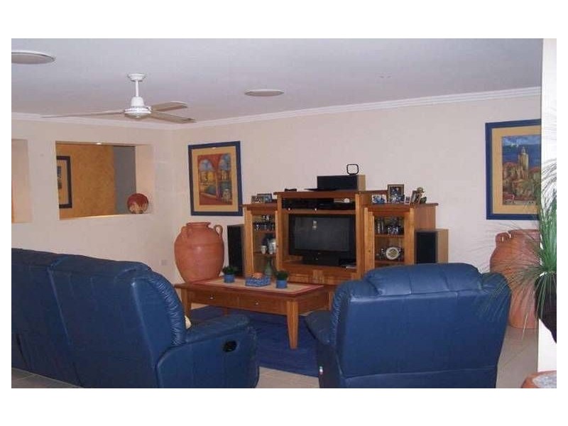 21 Bombala Street, Broadbeach Waters QLD 4218