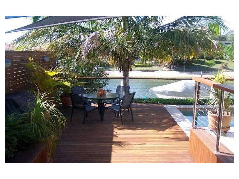 21 Bombala Street, Broadbeach Waters QLD 4218