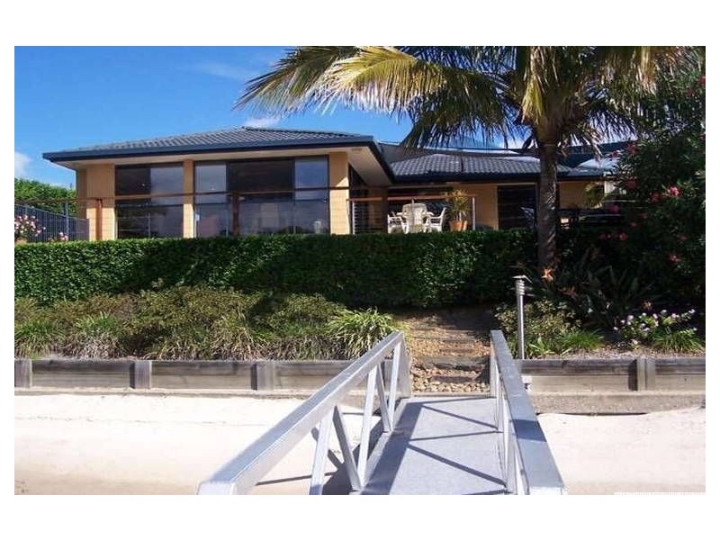 21 Bombala Street, Broadbeach Waters QLD 4218