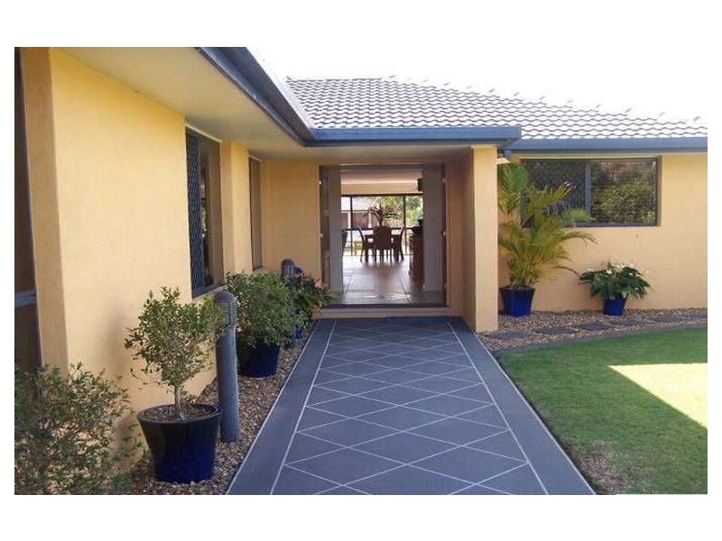 21 Bombala Street, Broadbeach Waters QLD 4218