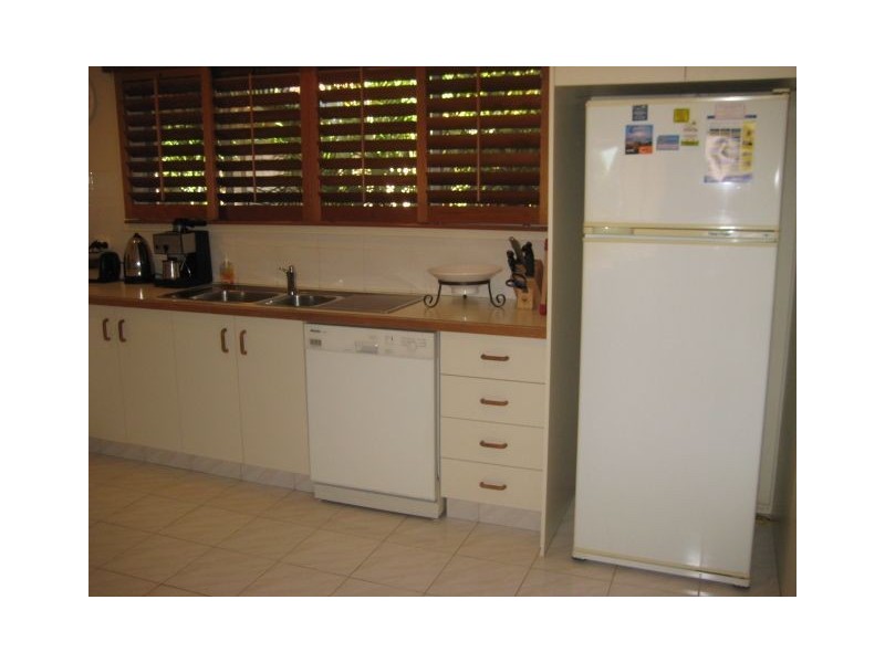 1 Park Avenue, Broadbeach Waters QLD 4218