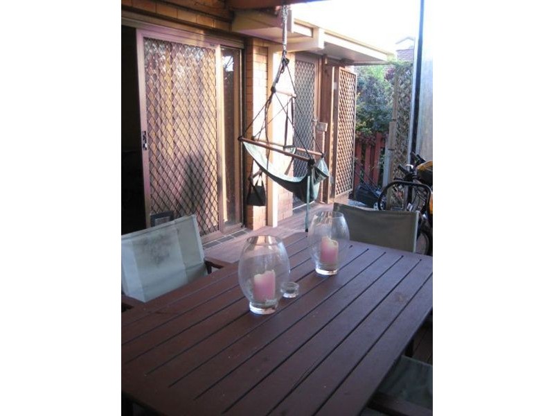 2/8 Corunna Crescent, Ashmore QLD 4214