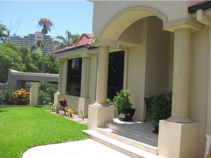 20 Merrimac Boulevard, Broadbeach Waters QLD 4218