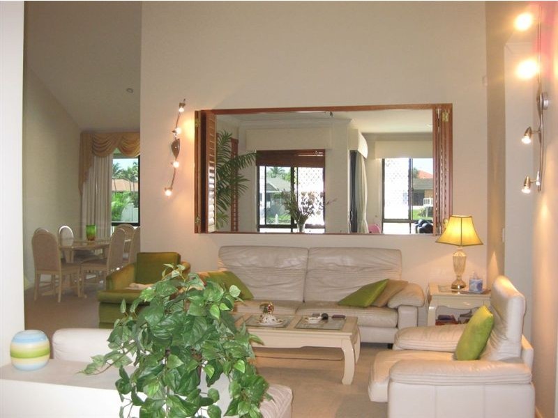 20 Merrimac Boulevard, Broadbeach Waters QLD 4218