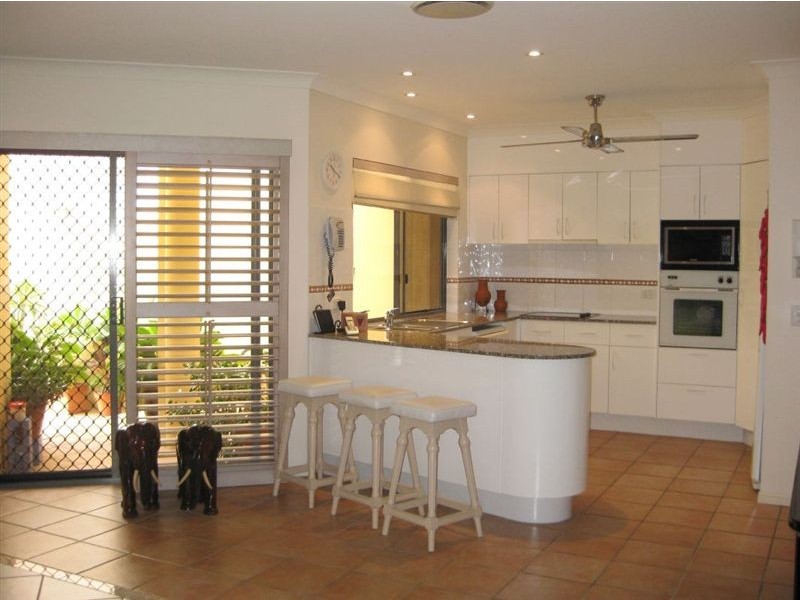 8/125 Santa Cruz Boulevard, Clear Island Waters QLD 4226