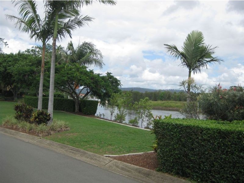 8/125 Santa Cruz Boulevard, Clear Island Waters QLD 4226