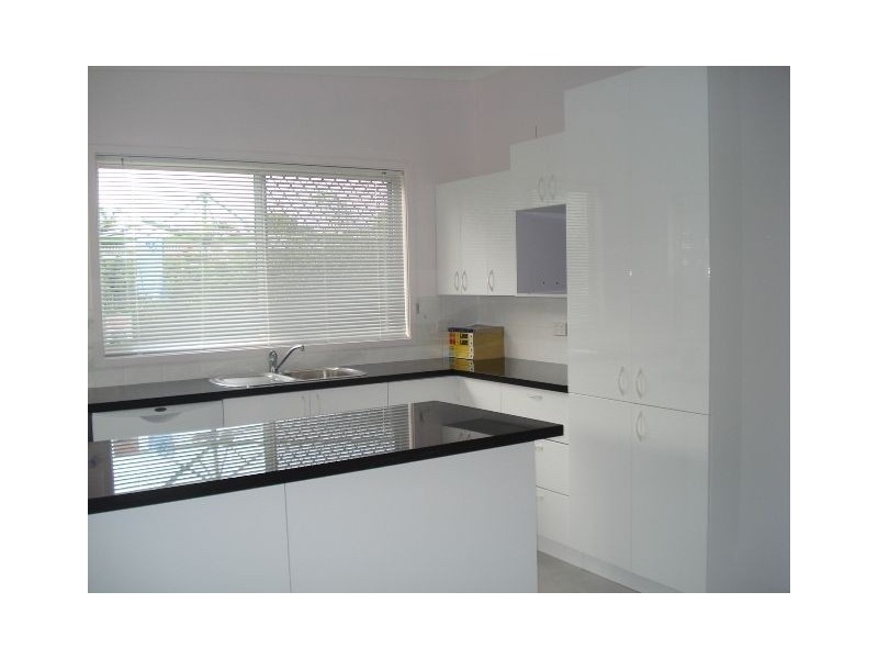 14 Allambi Avenue, Broadbeach Waters QLD 4218