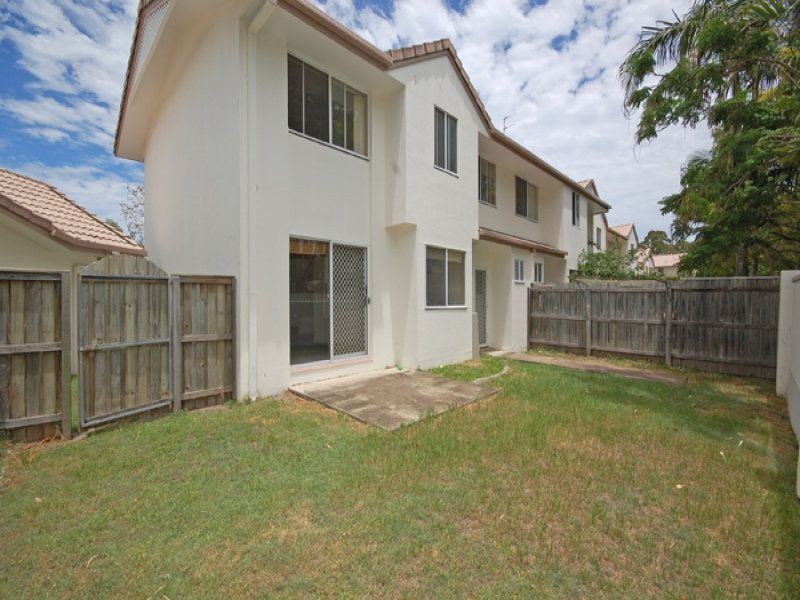 15/2 St Kevins Avenue, Benowa QLD 4217