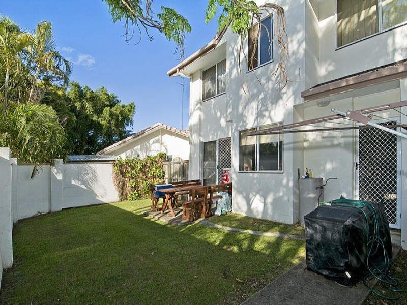 15/2 St Kevins Avenue, Benowa QLD 4217