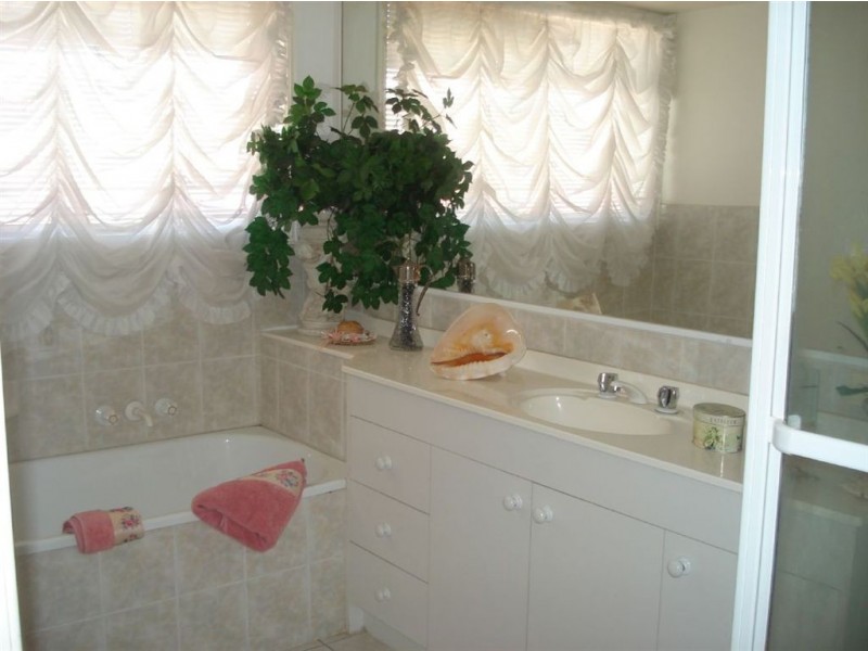 22 Clipper Boulevard, Clear Island Waters QLD 4226