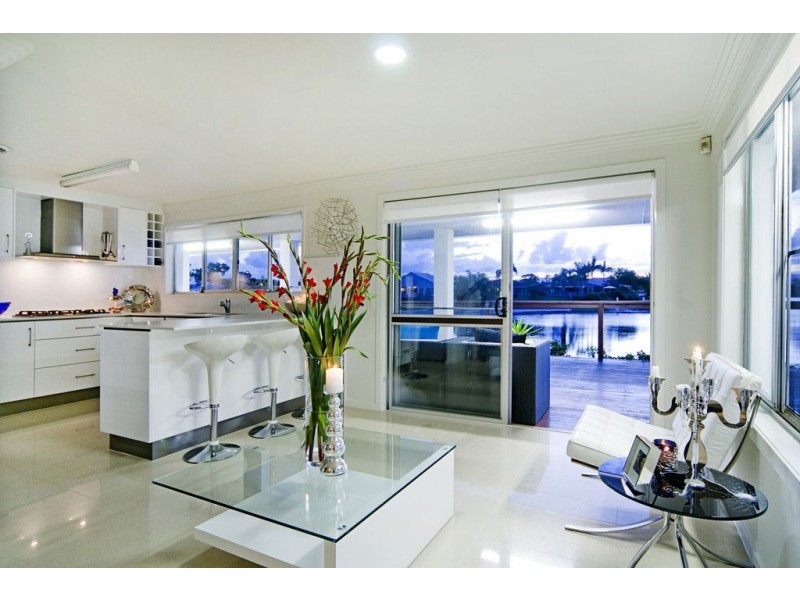 46 Arcadia Drive, Mermaid Waters QLD 4218