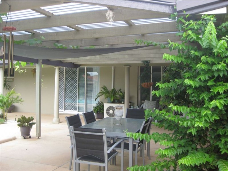 15 Weatherly Avenue, Mermaid Waters QLD 4218