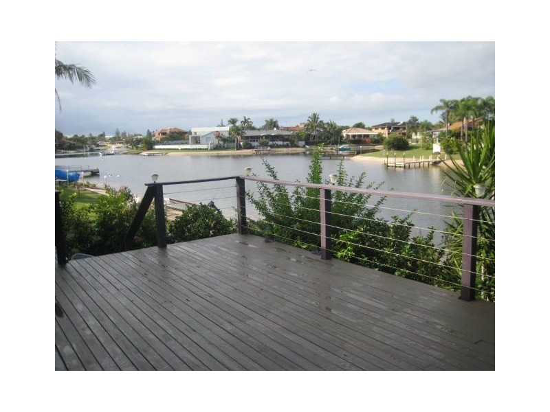 15 Weatherly Avenue, Mermaid Waters QLD 4218